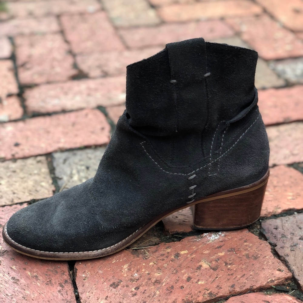 Dolce Vita-Grey Suede Style Leather Bootie-Size: 9
